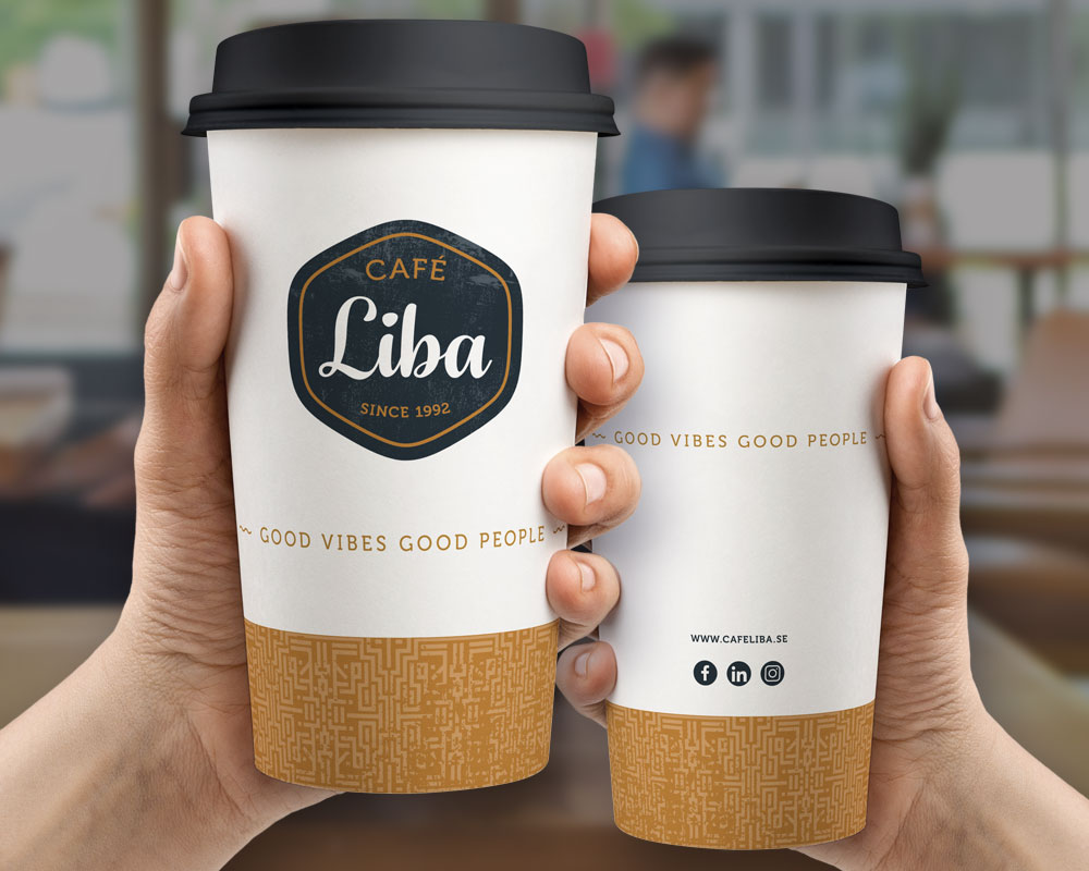 Förpackningsdesign för Café Liba. En kaffemugg med logotyp och mönster.